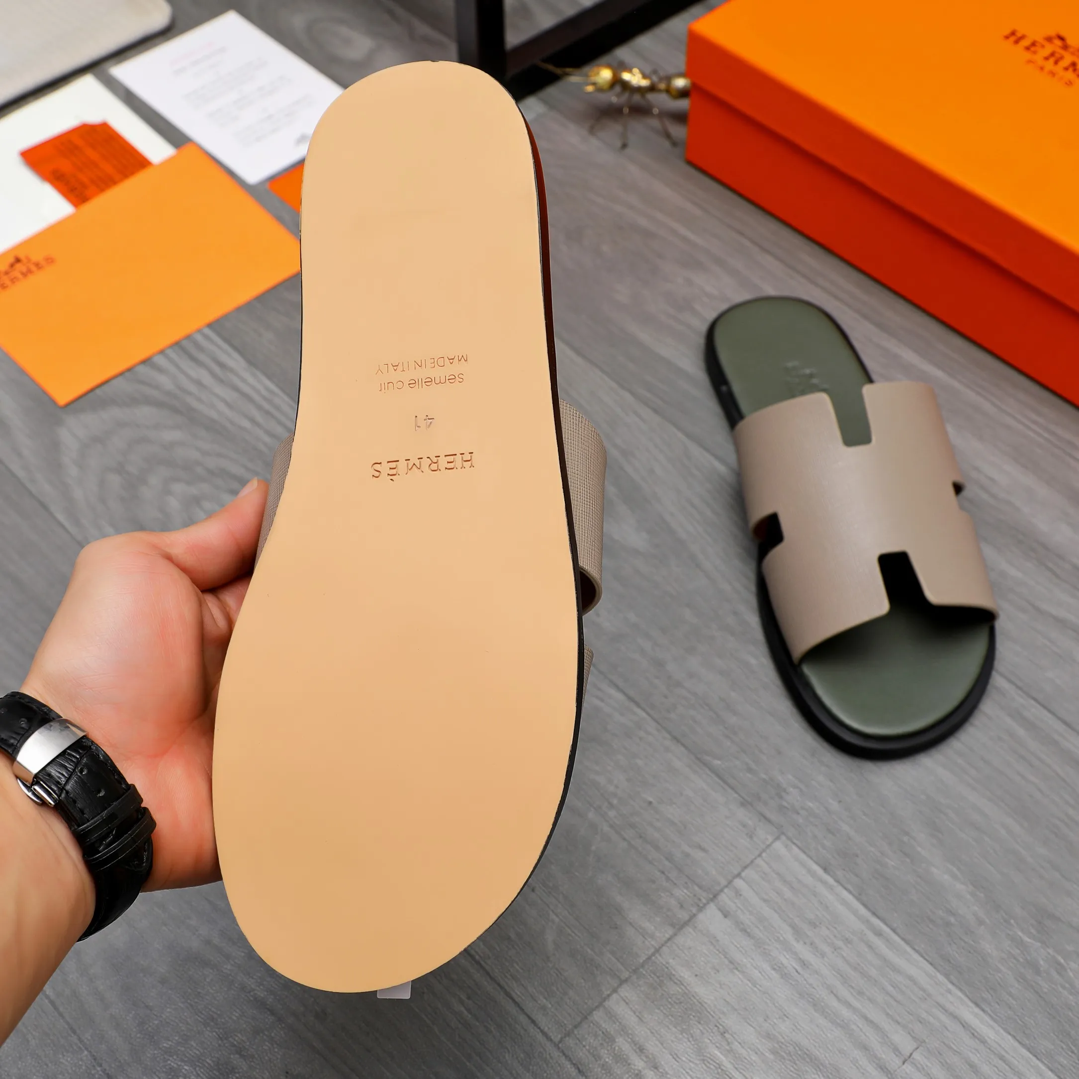 Men's shoes 💰280 Product trademark: Hermes "Hermes" slippers Regular size: 38-46 Product material: vertical grain cowhide upper, microfiber lining, original outsole